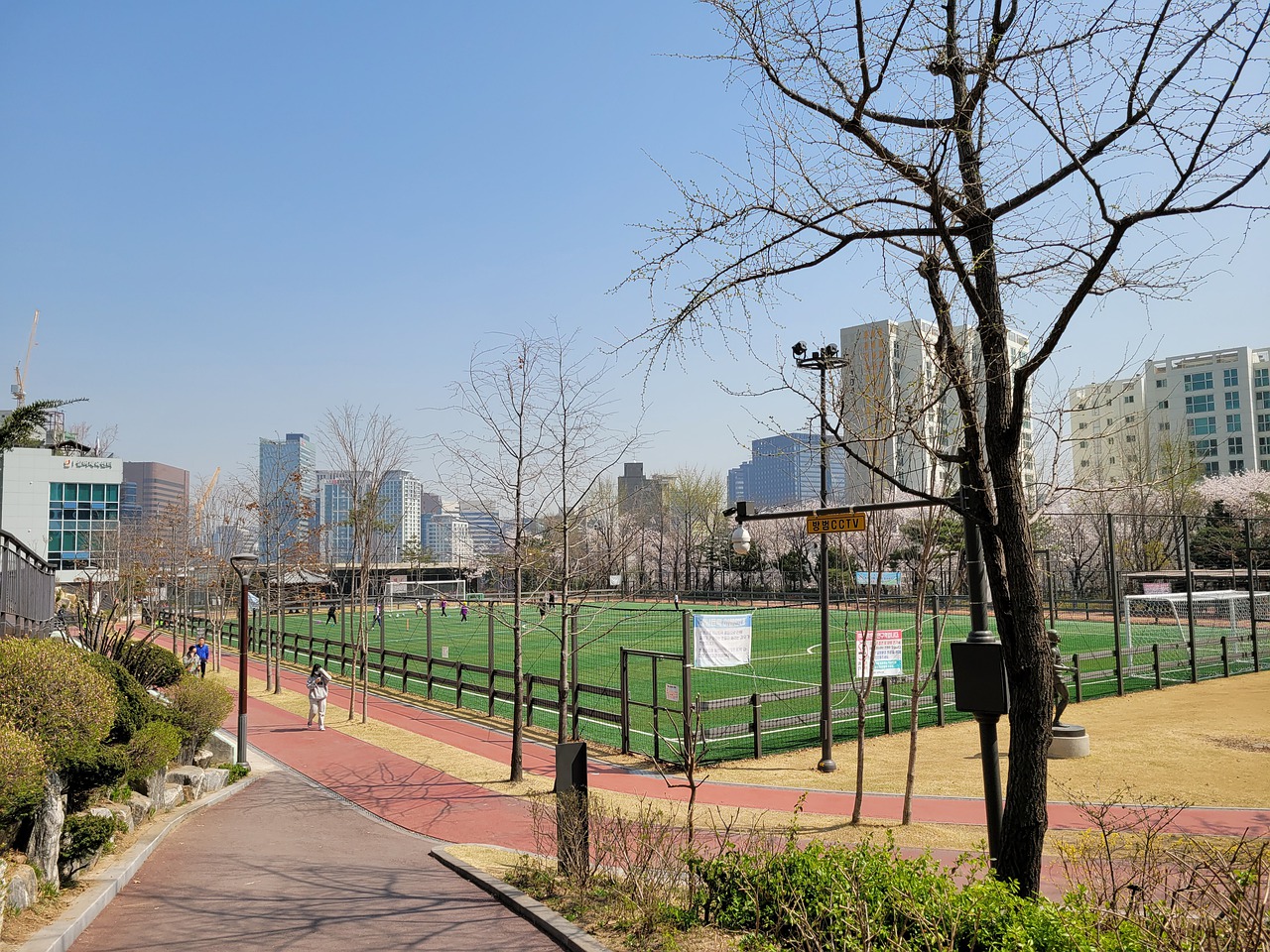 2025年全国越野跑锦标赛在安徽黄山开赛.
